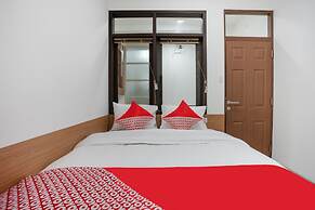 Hotel O Hegarbudhi Residence