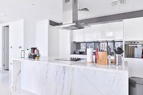 Stylish 2BR on Bluewaters Island