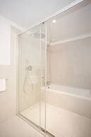 Liiiving - Modern & Glam Apartment J