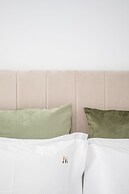 Liiiving - Modern & Glam Apartment J