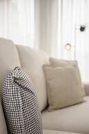 Liiiving - Modern & Glam Apartment J