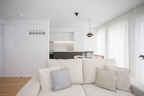Liiiving - Modern & Glam Apartment J