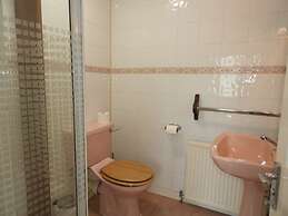 All Seasons Gatwick Guest House