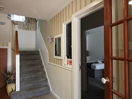 All Seasons Gatwick Guest House