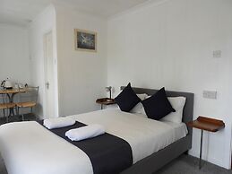 All Seasons Gatwick Guest House