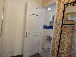 All Seasons Gatwick Guest House