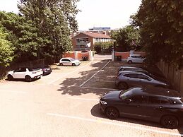 All Seasons Gatwick Guest House