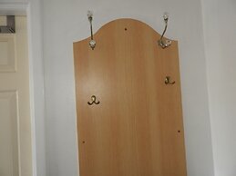 All Seasons Gatwick Guest House