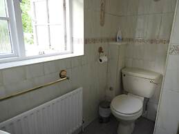 All Seasons Gatwick Guest House