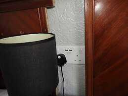 All Seasons Gatwick Guest House
