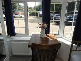 All Seasons Gatwick Guest House