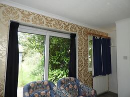 All Seasons Gatwick Guest House