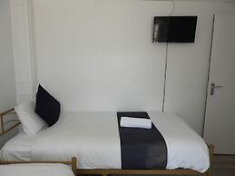 All Seasons Gatwick Guest House