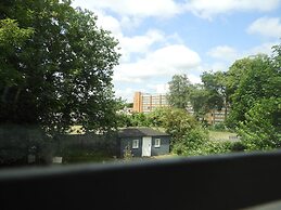 All Seasons Gatwick Guest House