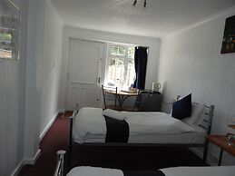 All Seasons Gatwick Guest House