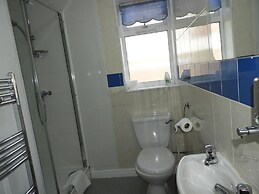 All Seasons Gatwick Guest House
