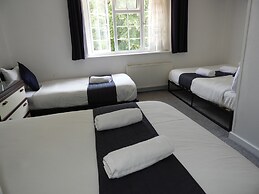All Seasons Gatwick Guest House