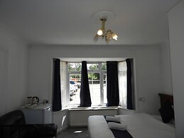 All Seasons Gatwick Guest House