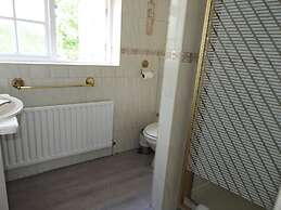 All Seasons Gatwick Guest House