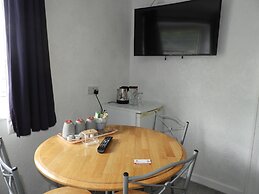 All Seasons Gatwick Guest House