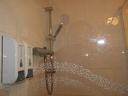 All Seasons Gatwick Guest House