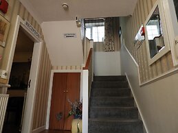 All Seasons Gatwick Guest House