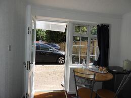 All Seasons Gatwick Guest House