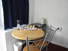 All Seasons Gatwick Guest House