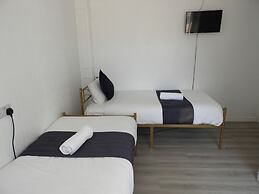 All Seasons Gatwick Guest House