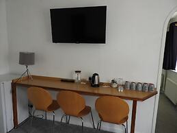 All Seasons Gatwick Guest House