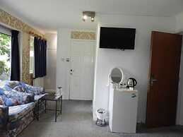 All Seasons Gatwick Guest House