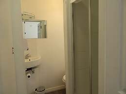 All Seasons Gatwick Guest House