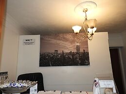 All Seasons Gatwick Guest House