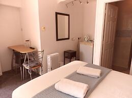 All Seasons Gatwick Guest House