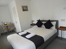 All Seasons Gatwick Guest House