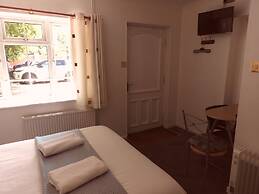 All Seasons Gatwick Guest House