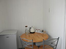 All Seasons Gatwick Guest House