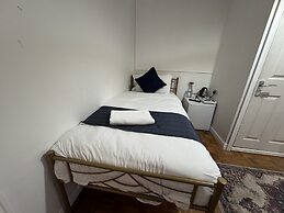 All Seasons Gatwick Guest House