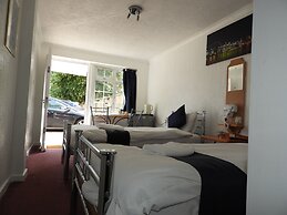 All Seasons Gatwick Guest House