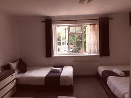 All Seasons Gatwick Guest House