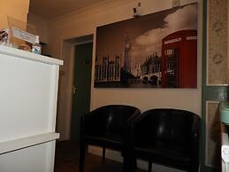 All Seasons Gatwick Guest House