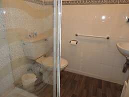All Seasons Gatwick Guest House