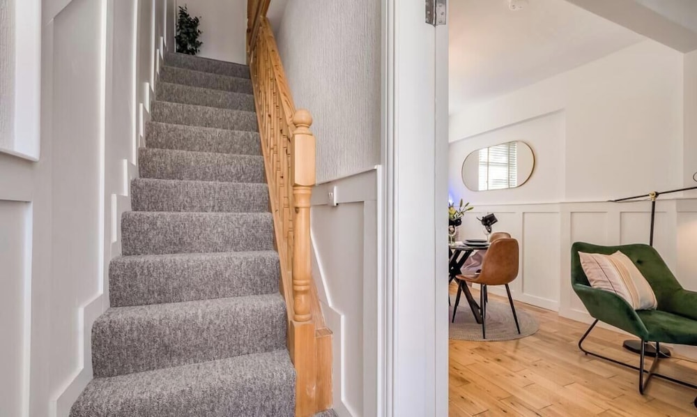 Central Belfast Apartments: Retro R&R