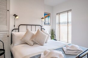 Central Belfast Apartments: Retro R&R