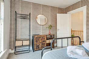 Central Belfast Apartments: Retro R&R