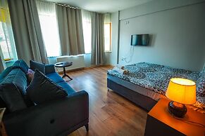 Yaghane Apartments