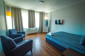 Yaghane Apartments