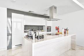Contemporary 2 BR in Bluewaters Island