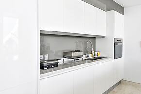 Contemporary 2 BR in Bluewaters Island