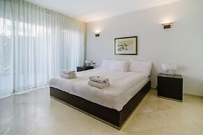 Marina Apartment by Olala Homes